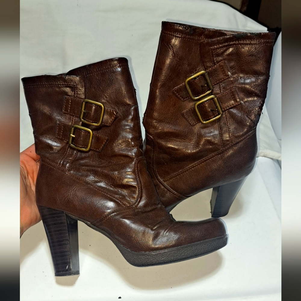 Women's boots size 6½ brown